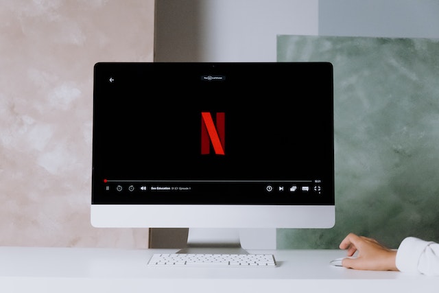 A mac screen showing the Netflix logo